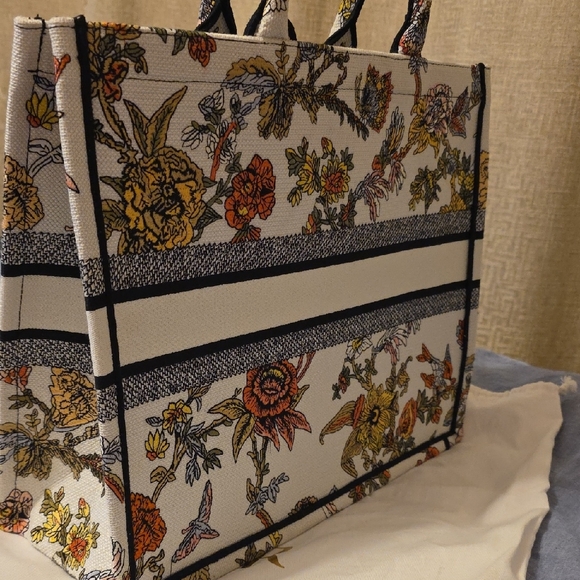 Dior Floral Embroidered Tote - Cream and Multicolor - Picture 5 of 10